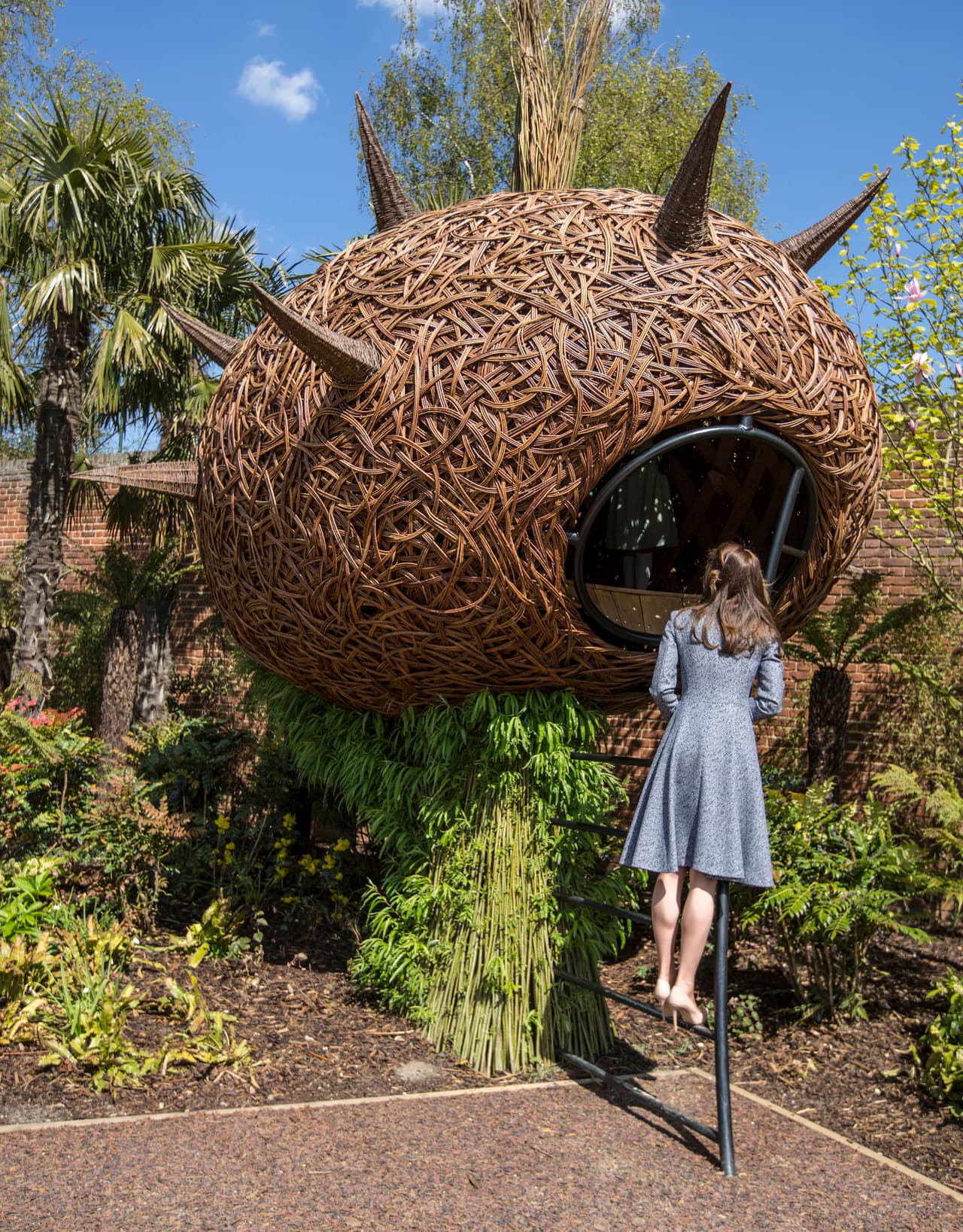 Basta ver que Kate no dudó en 
<b>subirse a la escalera </b>de este juego en el parque de diversiones The Magin Garden en Londres en 2016.