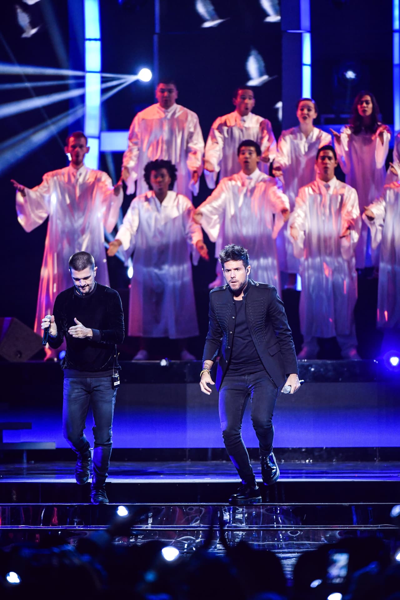 Con el tema 'Tu enemigo' le pusieron sabor a la gala.