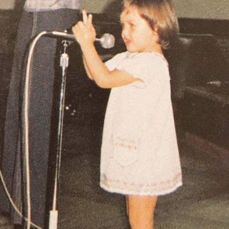 Fey siempre tuvo la inquetud de cantar, pasión que su hija Isabella le heredó.