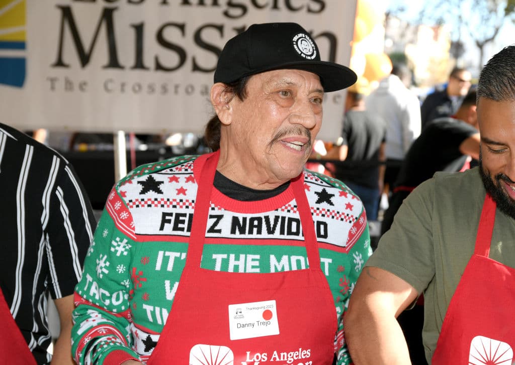 Danny Trejo en el Celebrity Thanksgiving de Los Angeles Mission en Los Angeles Mission el 22 de noviembre de 2023 en Los Ángeles, California.