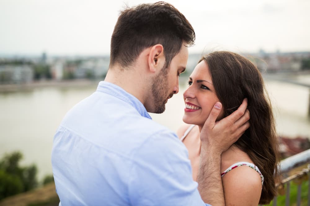 Alguien que conociste recientemente comienza a sentir un interés muy marcado en ti. Si te sientes atraído o atraída no desaproveches la posibilidad de un romance refrescante. Si estás agotado y descubres que las ocupaciones diarias y tus preocupaciones son la causa, habrá llegado el momento de poner punto final a esas situaciones.