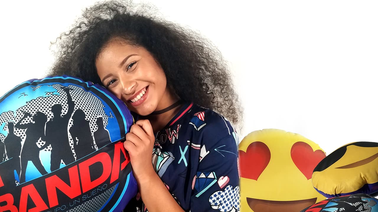 <b>Aimeé Miranda</b> representa a Ecuador. Pasó la etapa de audiciones con la canción
<a href="http://www.univision.com/shows/la-banda/aimee-quiso-ser-la-princesa-del-pop-con-baby-one-more-time-video" target="_blank">"Baby One More Time"</a> de Britney Spears.
<a href="http://www.univision.com/shows/la-banda/aimee-tiene-el-mejor-consejo-para-manejar-los-nervios-video" target="_blank">Conoce más de Aimeé.</a>