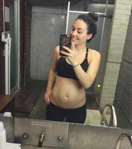 Le encantaba descubrir cómo crece su vientre día a día.