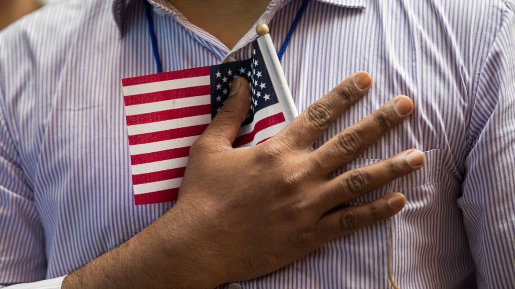 ¿Quieres convertirte en ciudadano de EEUU? Te contamos dónde puedes hacerlo sin pagar el trámite