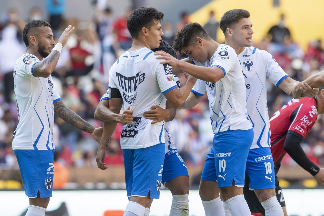 Con goles de Julia´n Quiñones al 61' y Julio Furch al 80', Atlas viene de atra´s para vencer a Monterrey 2-1 y llegan a 13 unidades.
