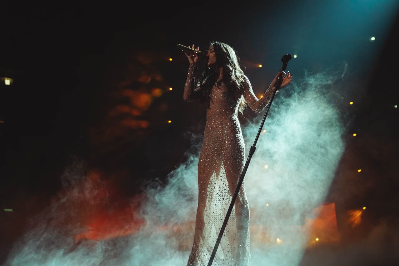 Danna Paola derrochó talento en el escenario de Premios Juventud 2022.