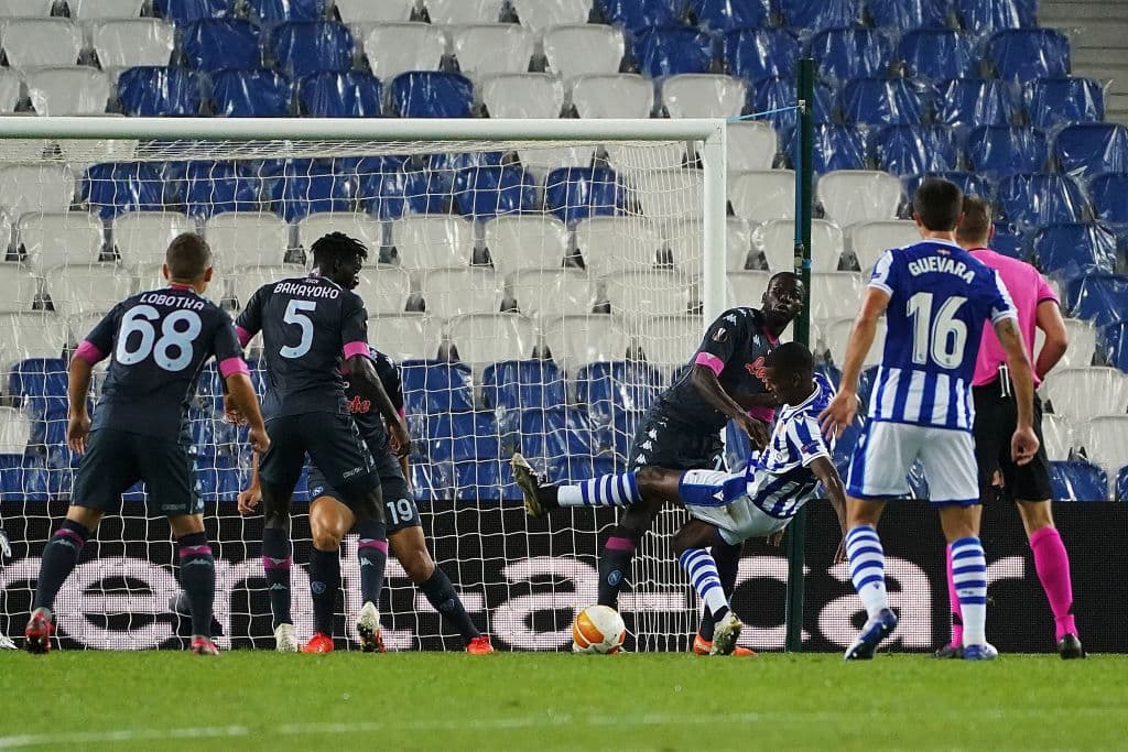 Napoli se lleva la victoria ante la Real Sociedad por la mínima. Los de Gatusso se llevan los tres puntos, pero siguen segundos en la tabla de grupo. Un partido polémico pero finalmente Matteo Politano se asegura de darle el gane su equipo durante la segunda jornada de la Europa League