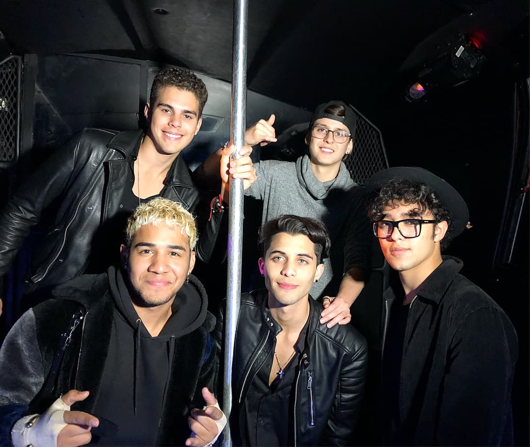 'Reggaeton lento' tiene 1,274,325,905 vistas en el canal oficial de CNCO en Youtube, siendo este no solo el mayor éxito de los chicos, sino también uno de los más escuchados en el habla hispana.