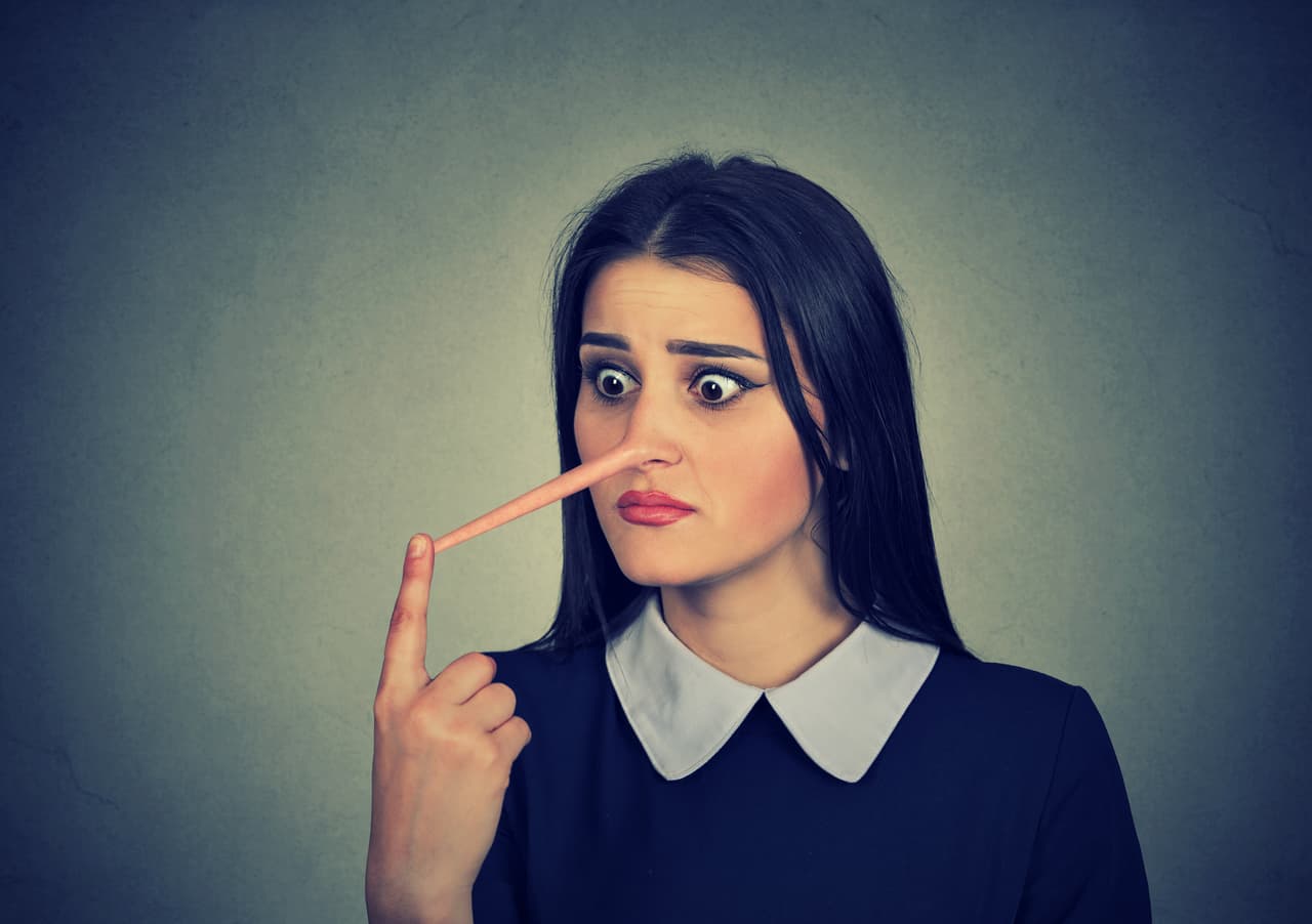 <b>Mentir: </b>Si les enseñamos a mentir o nos escuchan a nosotros mintiendo, ellos creerán que es una conducta de lo más normal y lo aplicarán en su futuro. La verdad siempre debe salir a la luz y no debe haber “mentiritas” blancas bajo ningún pretexto.