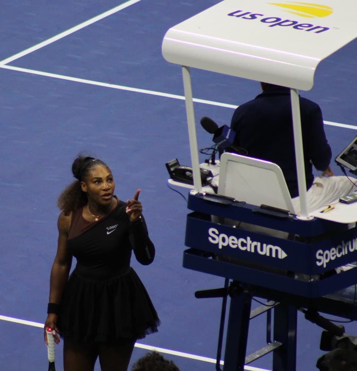 La tenista de 36 años en repetidas ocasiones exigió al juez que se disculpara con ella por acusarla de hacer trampa, en referencia a la primera advertencia por recibir ayuda de su entrenador.