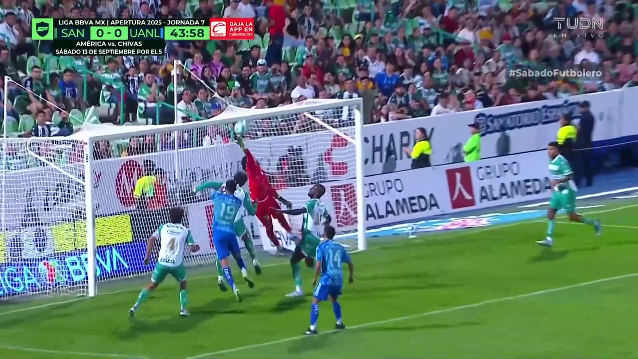 ¡Balanta salva a Santos en la línea! El marcador no se mueve y sigue 0-0