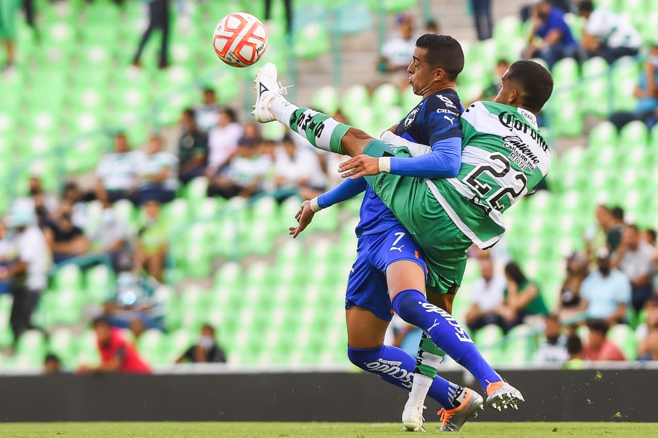 Santos logra una remontada de alarido para sacarle los tres puntos al Monterrey que no supo manejar la ventaja en el marcador.