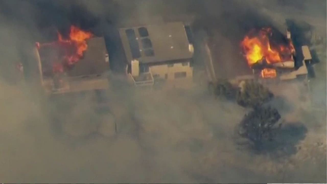 Alerta por incendios en California: El fuego consume viviendas y obliga a residentes a evacuar
