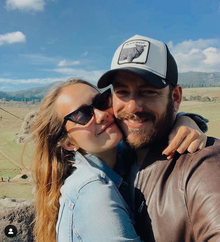 Los recién casados solo unieron sus vidas 
<b>por lo civil.</b>
<br>