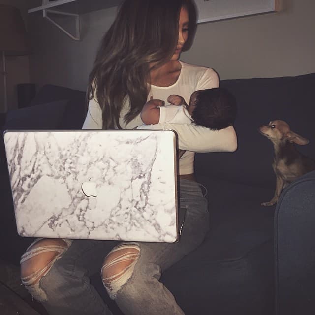 Es una mami muy trabajadora.