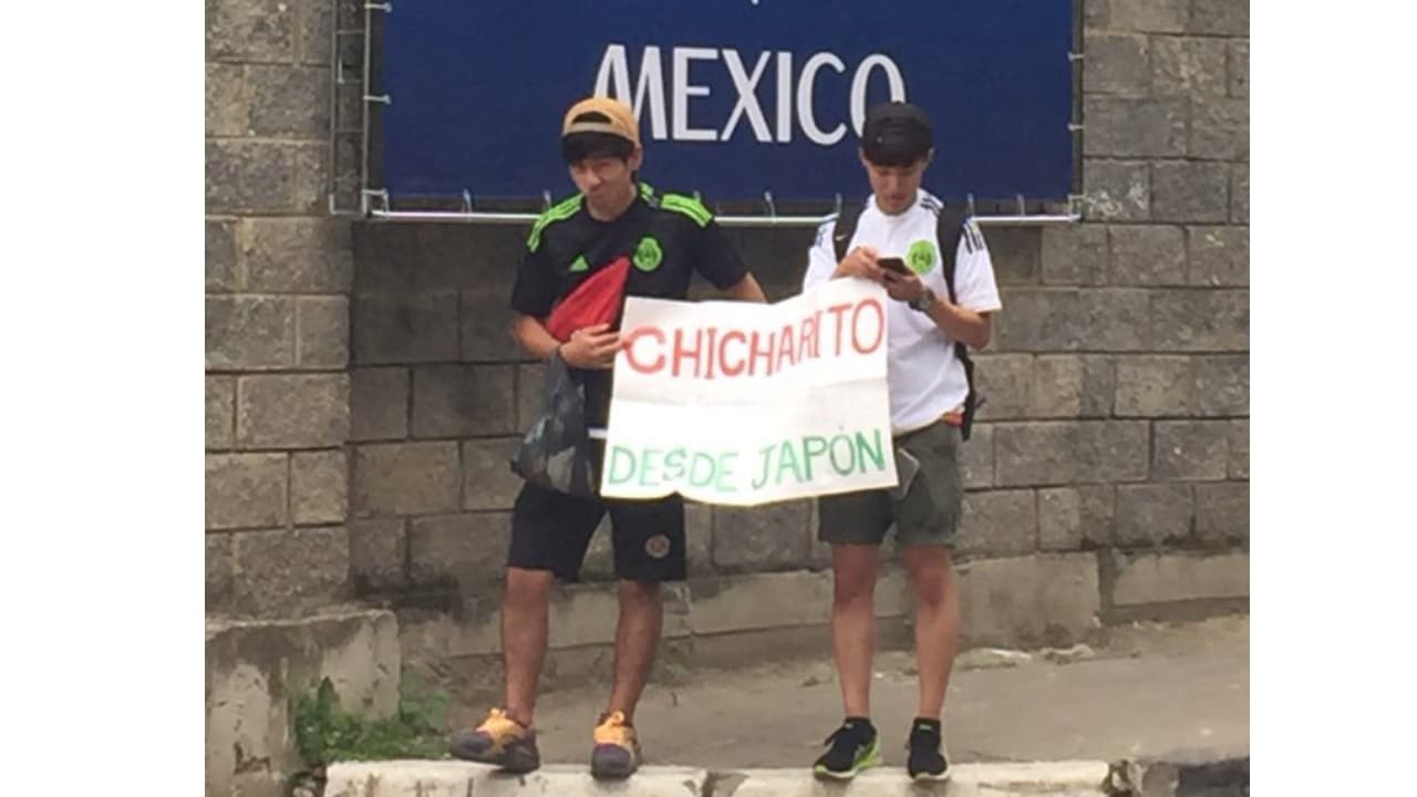 Aficionados japoneses buscaron a ‘Chicharito’ en Rusia