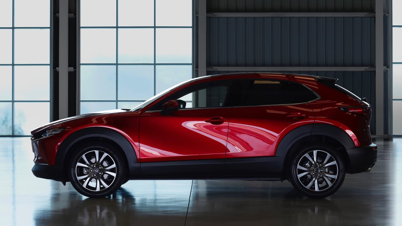 Los compradores europeos podrán optar por una transmisión automática de 6 velocidades y por una transmisión manual de igual número de engranajes en sus Mazdas CX-30. Ojalá que en Estados Unidos ofrezcan la opción de cambios manuales. Pocos fabricantes ofrecen palancas de cambios con una operación tan deliciosa como las de Mazda.