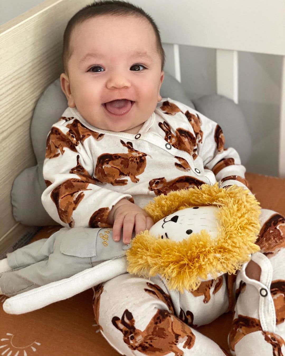 Su abuelita ya no está en la tierra pero su mami le contará a 'baby Diego' las aventuras que pasaron juntas para que nunca muera en la memoria de sus seres queridos: "con tus 93 años no le ganaste la batalla al coronavirus pero se que viviste una vida llena de felicidad, amor y bendiciones".