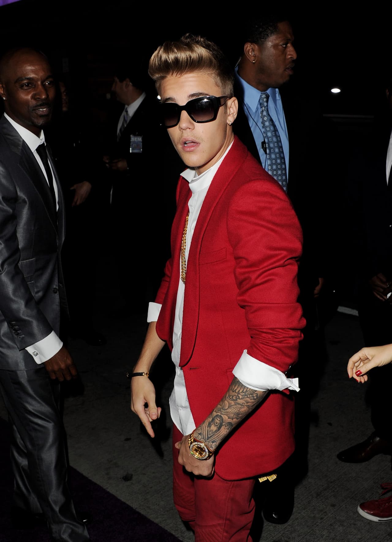 En esa ciudad también tuvo un altercado con un fotógrafo al salir del hospital. Bieber encaró al reportero gráfico mientras lo trataban de contener su personal de seguridad, según 
<a href="https://www.theguardian.com/music/2013/mar/08/justin-bieber-lashes-out-photographer" target="_blank">The Guardian</a>.