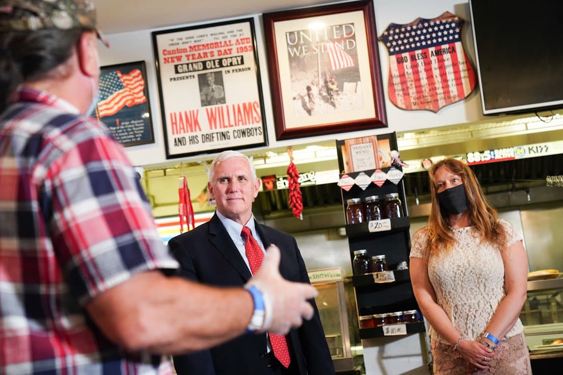 Mike Pence califica la reapertura de Georgia como un “ejemplo para la nación”