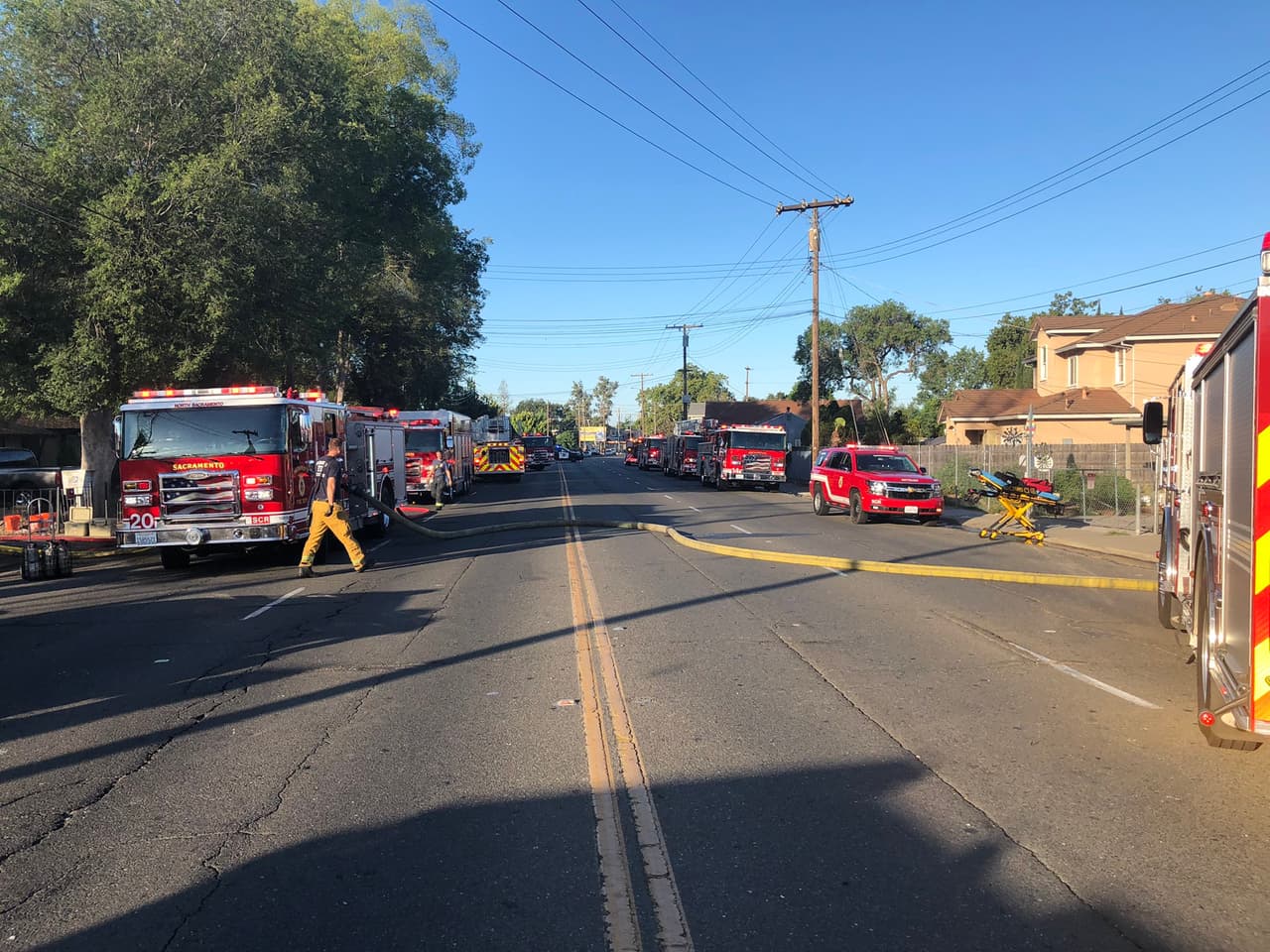 El incendio de 2 alarmas se registró hoy alrededor de las 6:16 a.m.