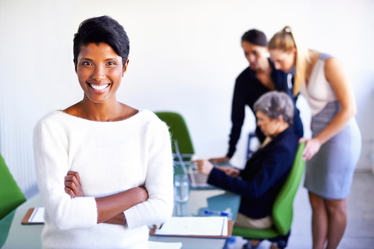 <b>LIBRA</b>
<br>Un típico jefe Libra es amable, carismático, persuasivo y de gran cultura, pues tiene respuesta para todo y afronta los problemas con una sonrisa. No le importa dar la misma explicación cinco o diez veces. Es muy flexible, siempre tiene en cuenta a sus empleados, animándolos a que presenten sus quejas y problemas, en especial si son tratados con injusticia. Podemos confiar en que velará por nuestros intereses.