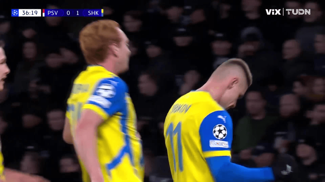 ¡Otro garrafal error del PSV! Shakhtar anota el 0-2 en Eindhoven