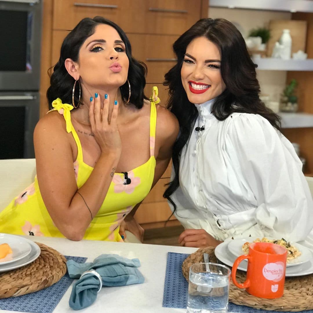 Nuestra reportera, Astrid y Zuleyka comparten el amor por su natal Puerto Rico y no se perdieron la oportunidad de posar juntas.