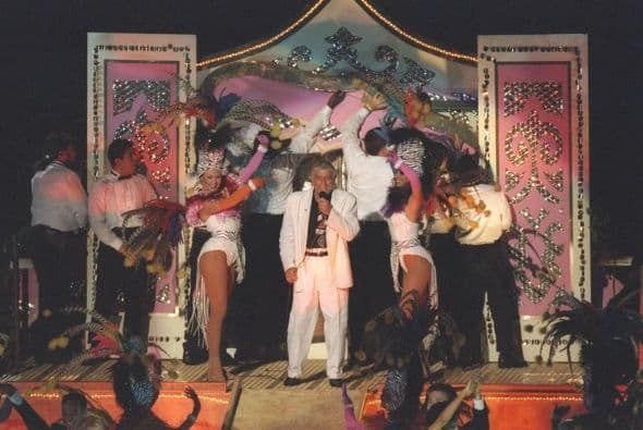 Para el Super Bowl XXIX el jazzista Tony Bennet deslumbró al público.