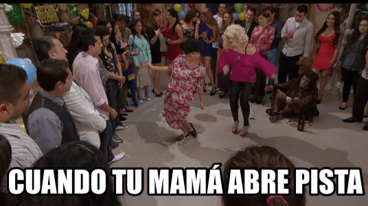 Si tu mamá es el alma de la fiesta como Doña Lucha, apróvechala.