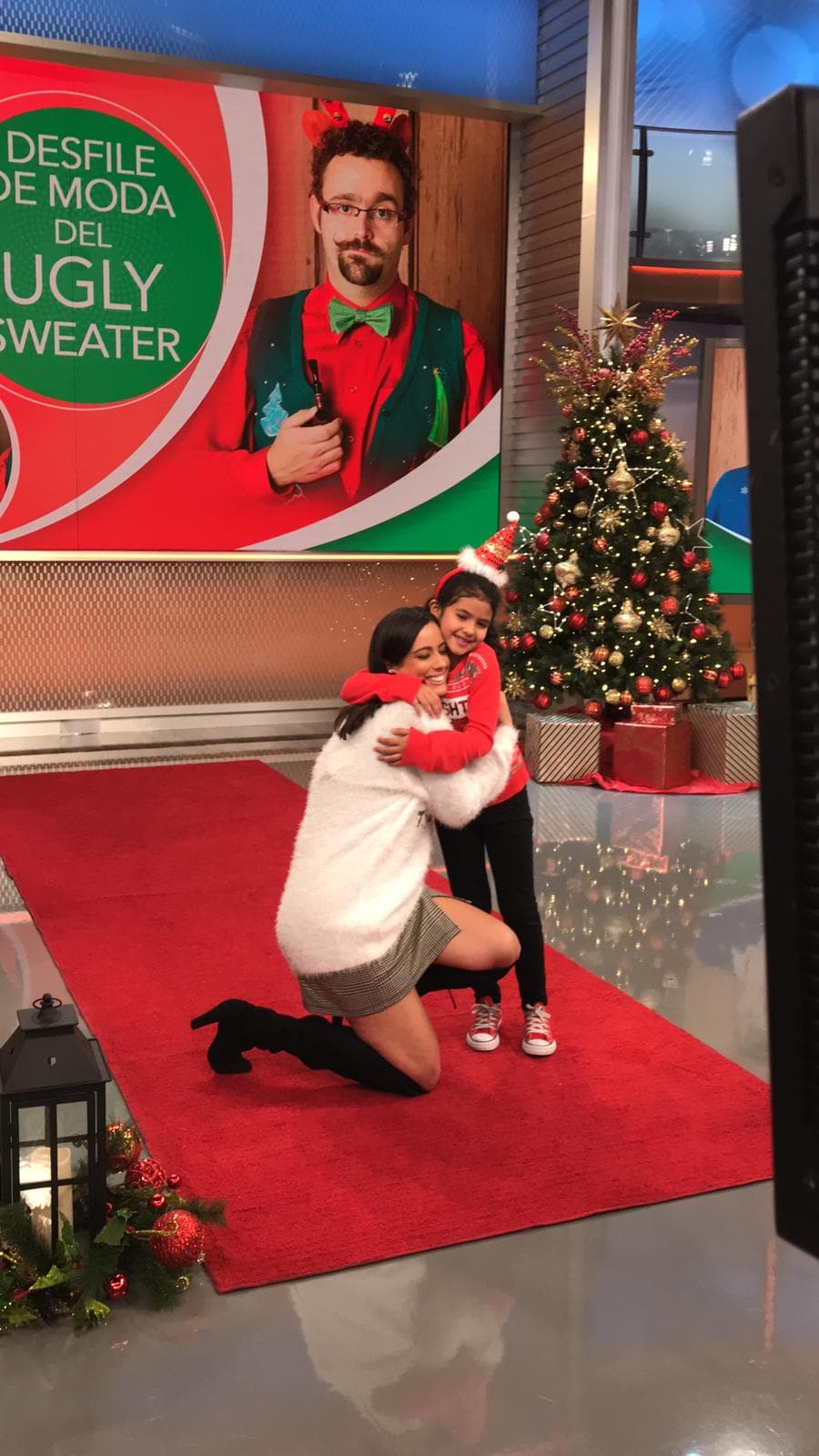 Los niños que modelaron en el estudio estaban felices de vivir un día de color, música y diversión.