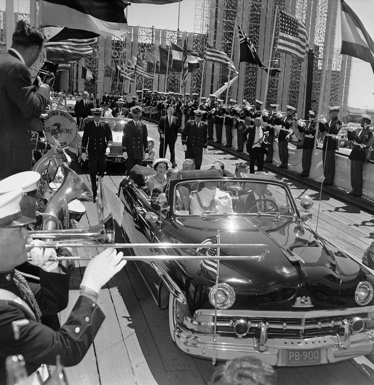 Según medios locales, el clima en Chicago en el día de la visita real fue descrito como “el día más hermoso, más claro, más brillante y más maravilloso de toda la gira”.