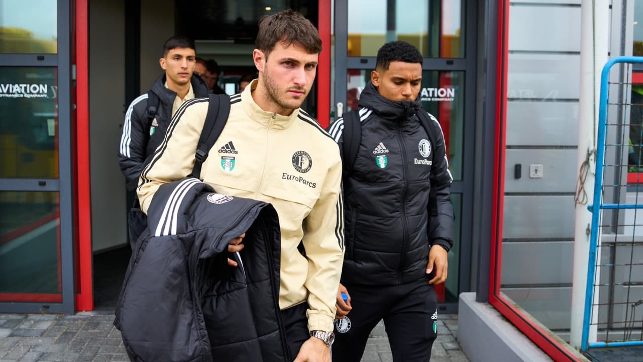 Santiago Giménez es duda con Feyenoord en la Eredivisie