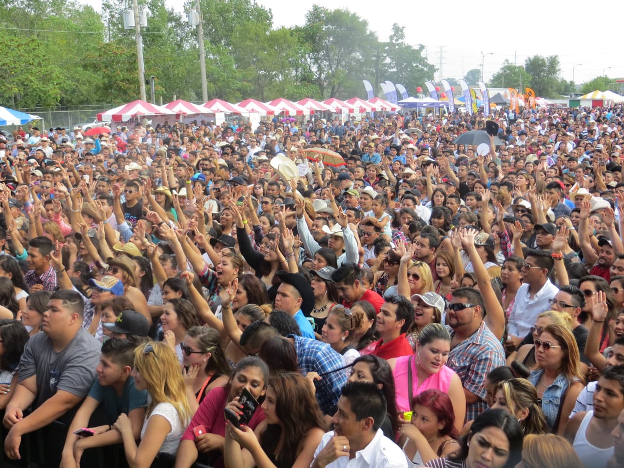 El Bueno, La Mala y el Feo armaron tremendo relajo en Fiestas Patrias 2015 y se la pasaron a todo dar.