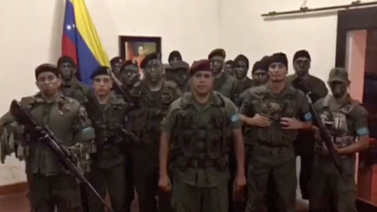 El grupo de militares rebeldes estaba liderado por el excapitán de la Guardia Nacional Juan Caguaripano. Al menos siete personas fueron detenidas por el ataque.