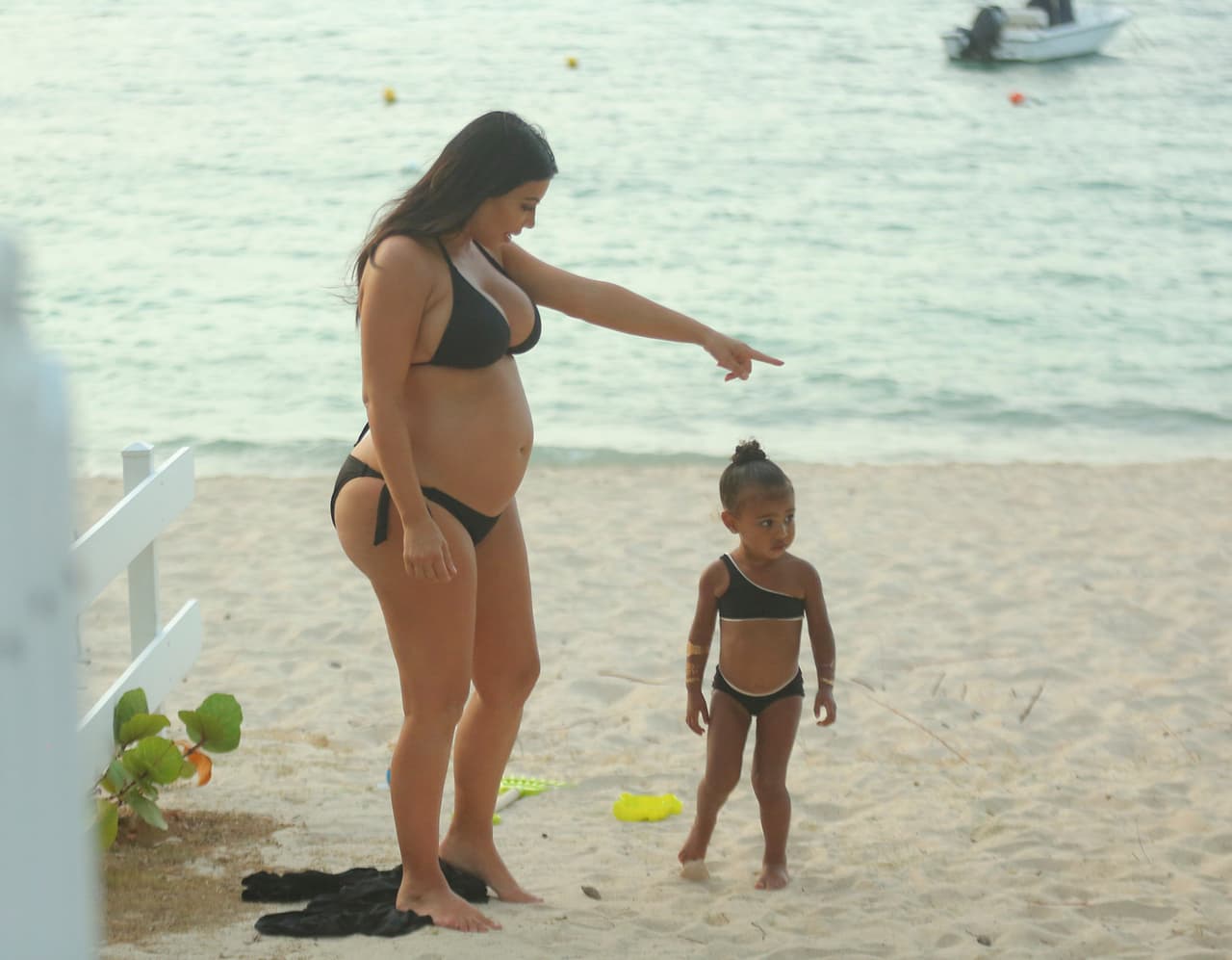 OMG! Divina en bikini.