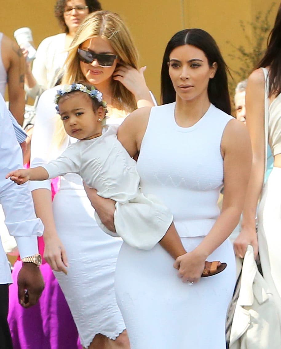 Hasta para ir a la iglesia se ve linda.