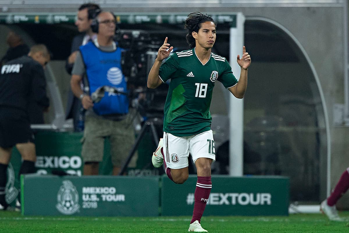 Al minuto 65, Diego Lainez, promesa de 18 años del América, hizo su debut con la Selección Nacional Mexicana al reemplazar a Elías Hernández.