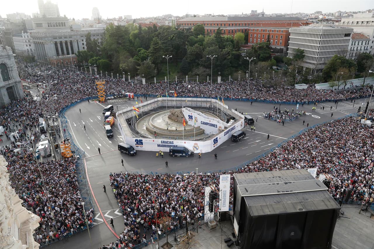 ¡Campeón de España! Real Madrid celebra el título 35 de Liga de su historia.