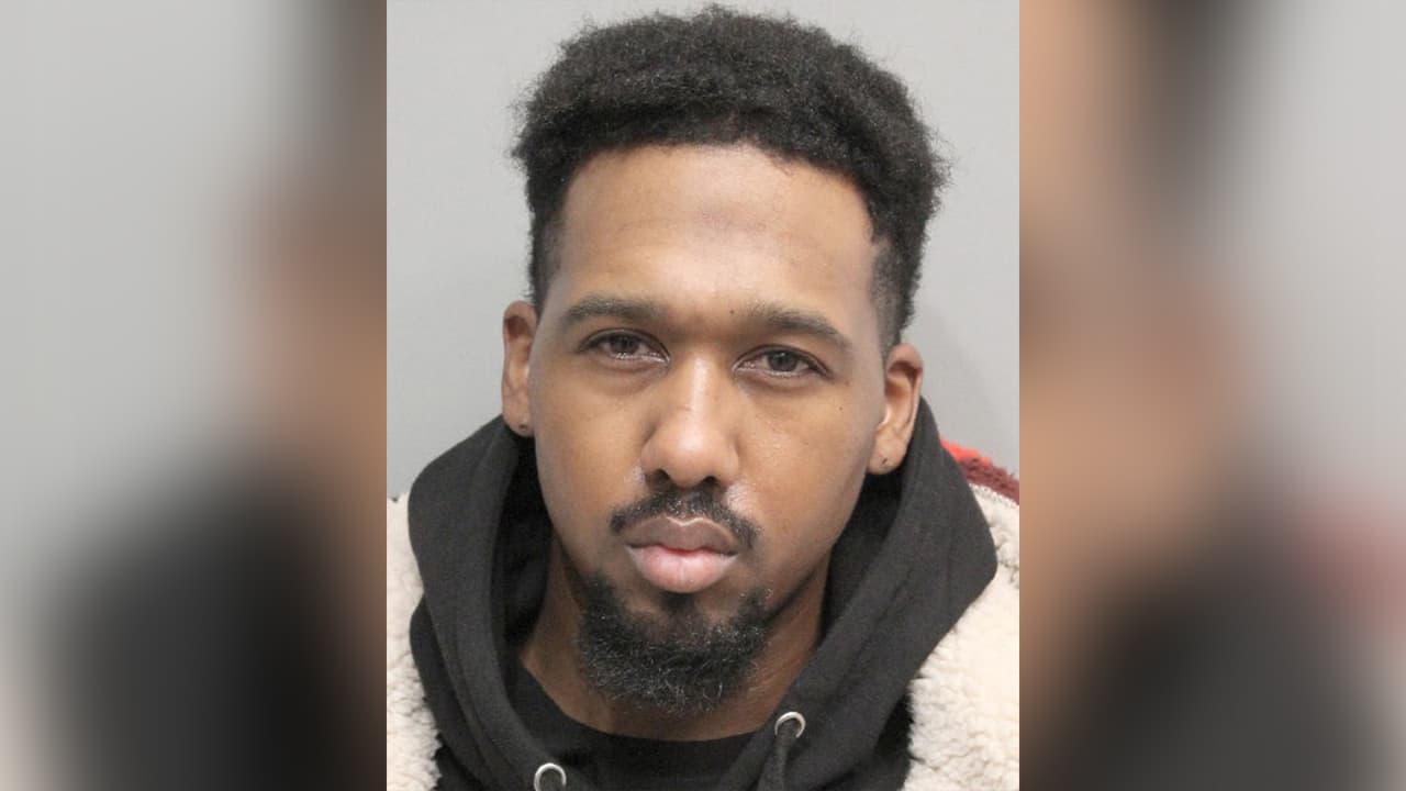 Darrin J. Brown, enfrenta cargos por uso no autorizado de un vehículo, fraude con tarjetas de crédito y débito, manipulación de documentos gubernamentales.