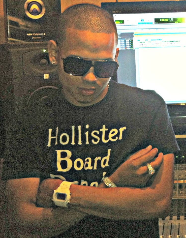 En 2010 se mudó a New York para expandir sus horizontes y buscar una oportunidad en el mundo de la música, pero fue hasta su regreso a Puerto Rico y gracias a la plataforma de videos YouTube, que ese sueño sería toda una realidad.