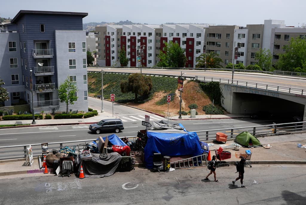 Fraudes y abandono legal: la ruta oculta que podría estar empujando a familias a la indigencia en California