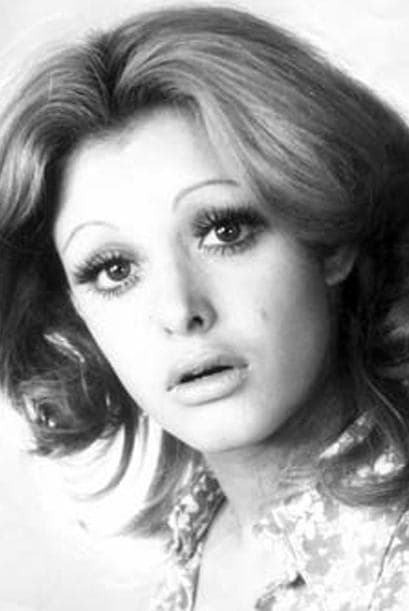 ¿Ya la reconociste? Claro, es 
<b><a href="http://www.univision.com/temas/lucia-mendez" target="_blank">Lucía Méndez</a></b>.