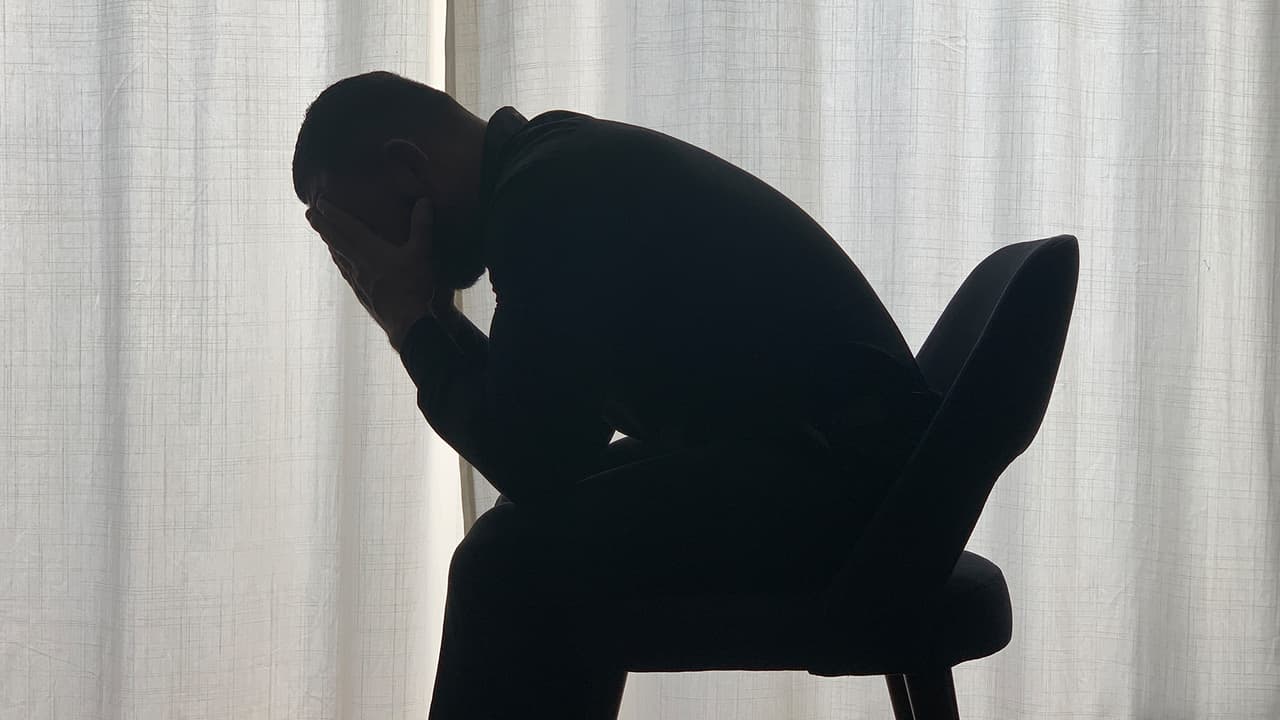 En Estados Unidos se registran alrededor de 60 mil 
<a href="https://www.univision.com/local/houston-kxln/acusan-a-esta-maestra-de-golpear-a-un-alumno-de-6-anos-que-sufre-discapacidad-intelectual" target="_blank">lesiones en la cabeza. </a>Las caídas son las causas más comunes y los accidentes automovilísticos.