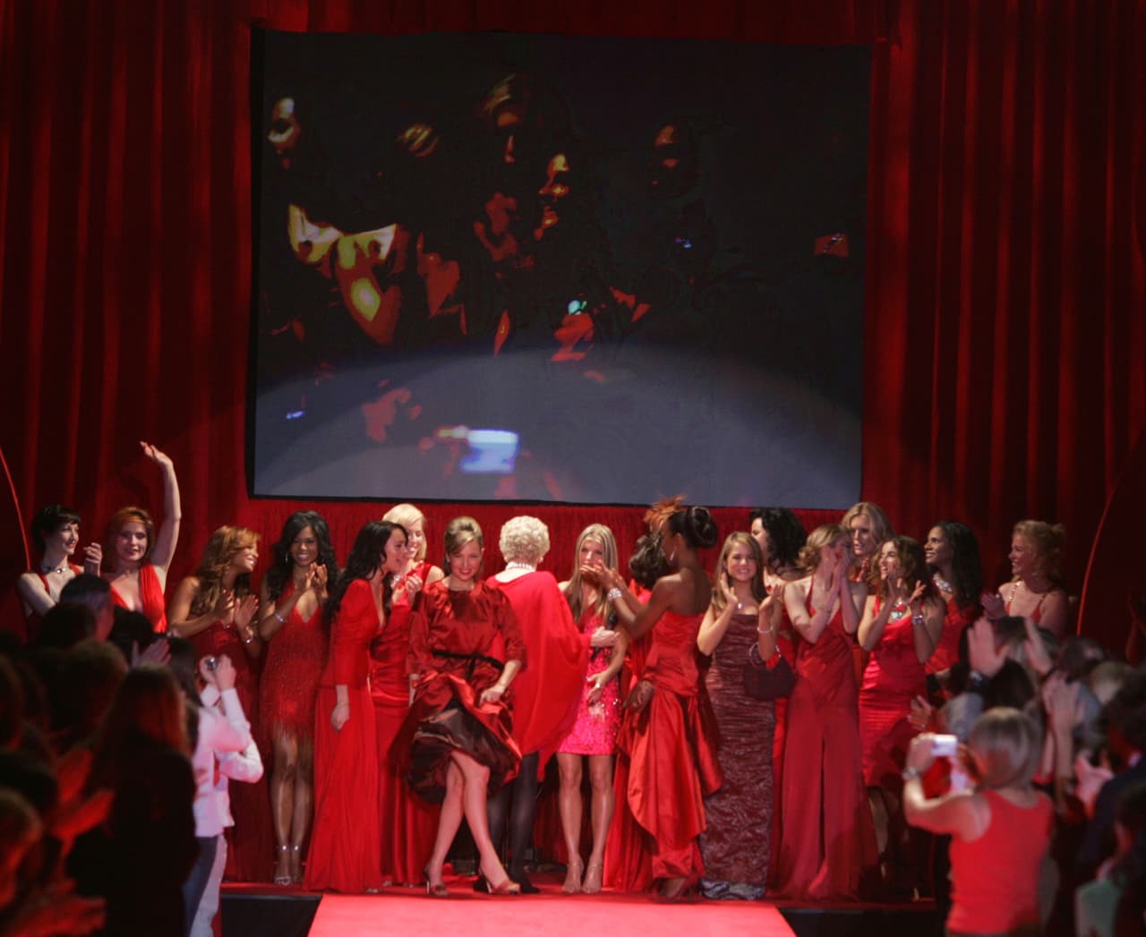 Lindsay y Thalía participaron juntas en el desfile The Heart Truth de 2006, donde se les vio convivir de manera muy cordial.