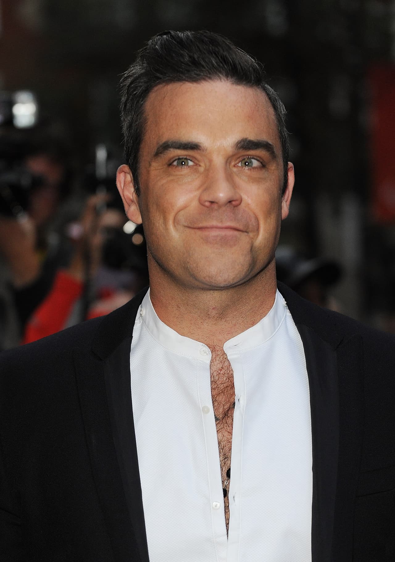 Otro famoso que se sometió a un tratamiento estético fue
<b>Robbie Williams</b>. En el 2016 reveló que se había puesto botox, ‘fillers’ y “me hice algo en el mentón”.