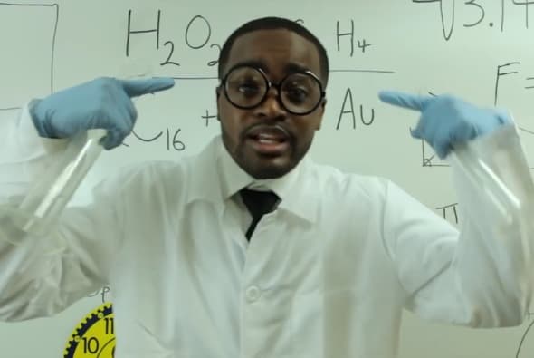 Maestro de Chicago se vuelve viral con rap de regreso a clases