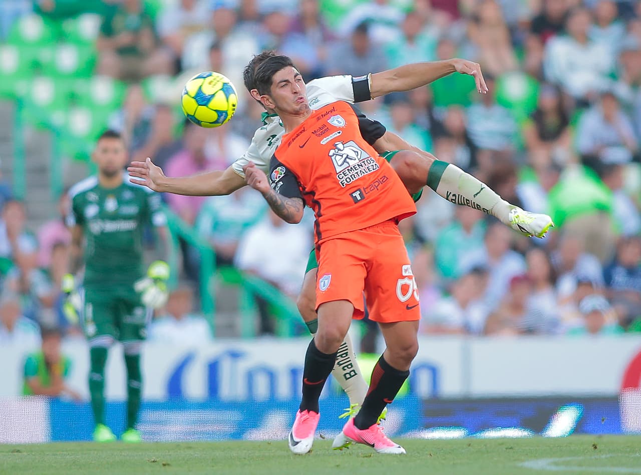 En Liga, ha disputado 121 encuentros, de los cuáles acumula 8,752 minutos y 32 goles. En Copa, ha jugado 25 cotejos y tiene 1,950 minutos y 5 tantos. En Copas Internacionales tiene tres goles en los 10 partidos jugados donde ha disputado 882 minutos.