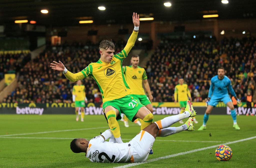 Los locales fueron los que tomaron la iniciativa del encuentro, aunque no sirve de mucho y se conforman con el empate 0-0 frente al Wolverhampton.