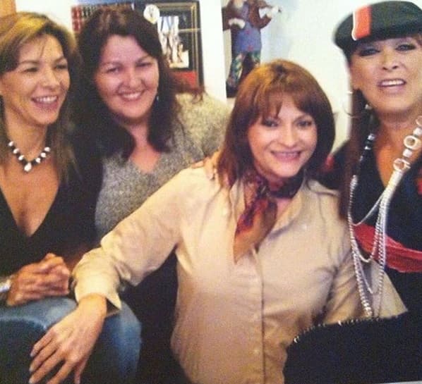 En semanas recientes, las dos artistas retomaron la obra de teatro 'Rosa de dos aromas' que estaban presentando en México antes de la pandemia de covid-19. 
<br>